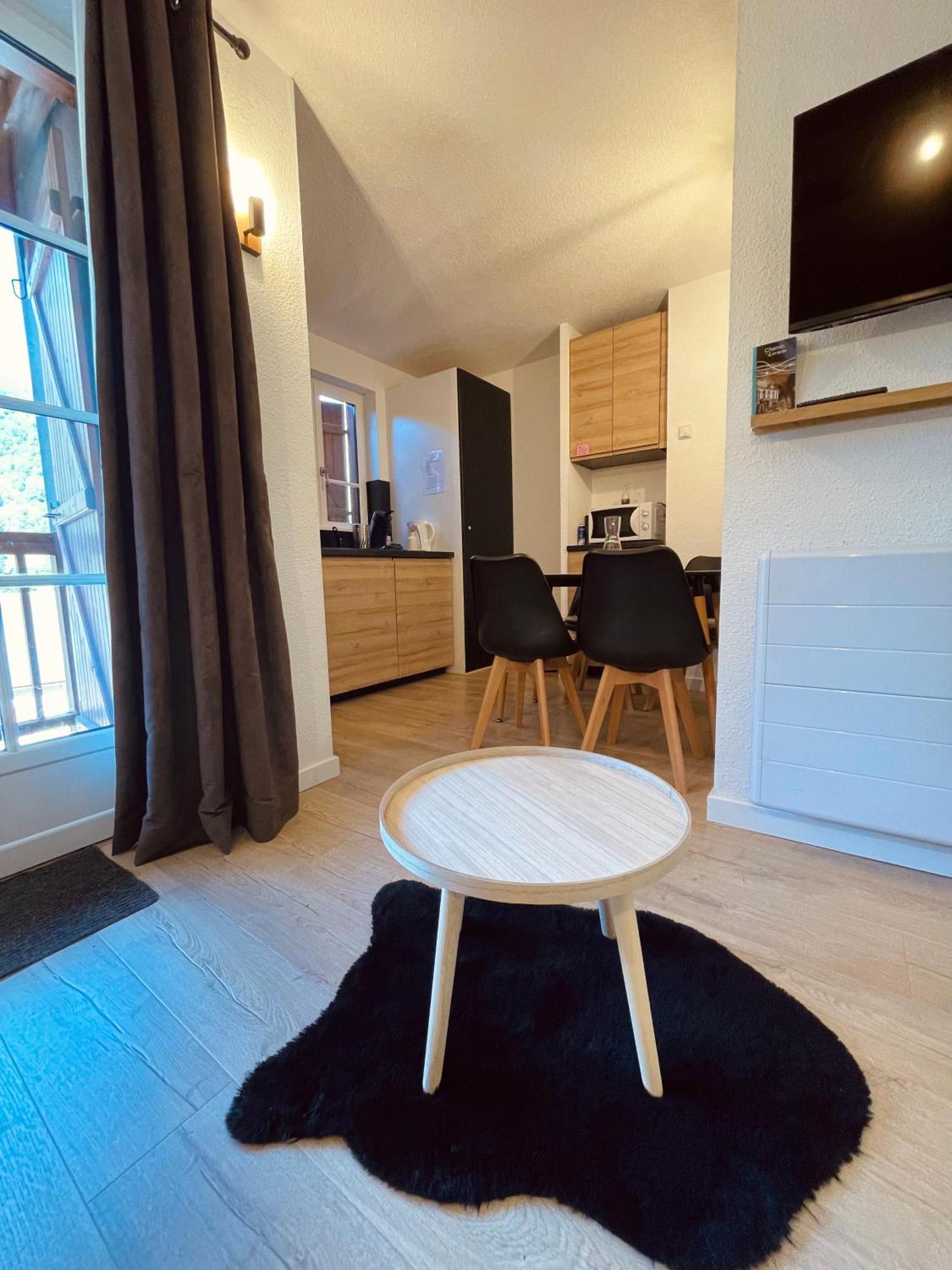 קאוטרט "La Cle Doree" Appartement Balcon Ensoleille Vue Montagne Wifi מראה חיצוני תמונה